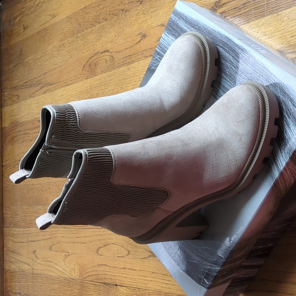 JLO Jennifer Lopez Emalee Bootie Platform Boot Women's Size 10 In Grey Beige - Picture 10 of 16